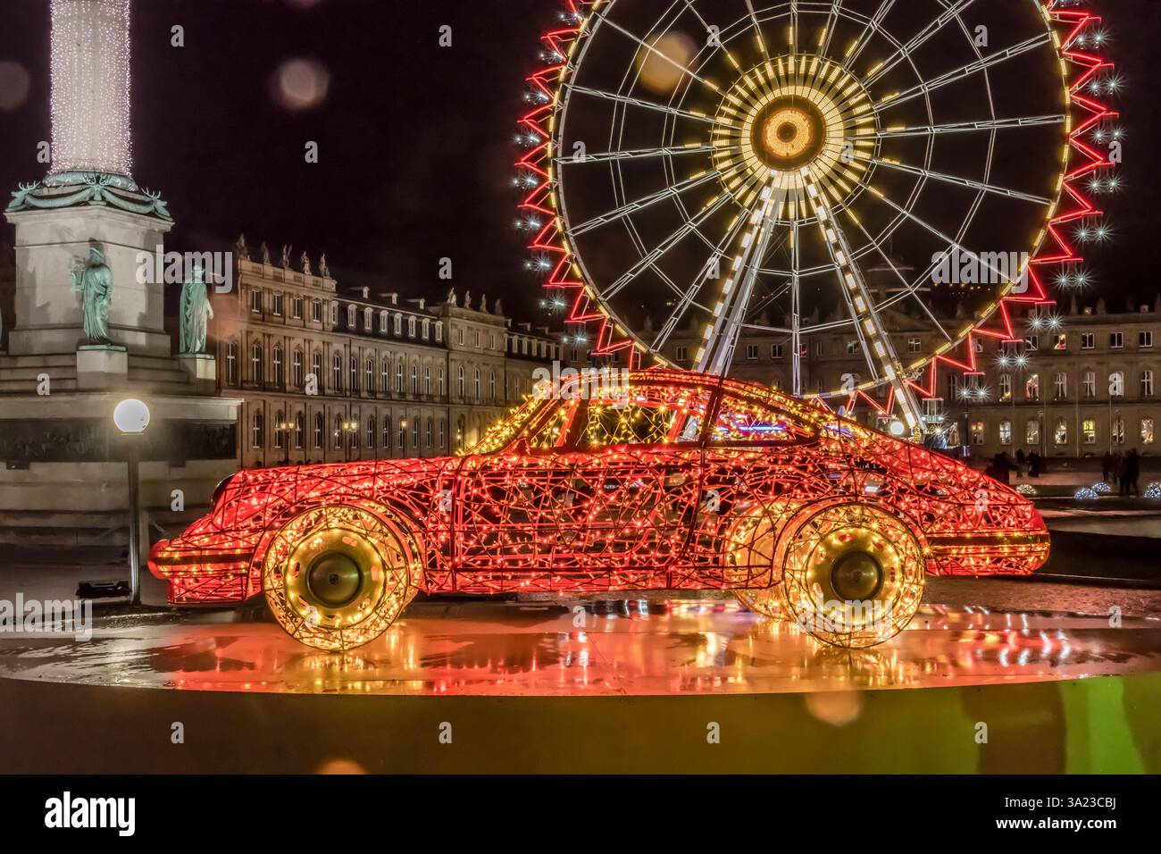 STUTTGART, 23. Dezember: Stadtbild mit aufgeklärter Sportwagendarstellung zur Weihnachtsmarktzeit, aufgenommen am 23. dezember 2025, Stuttgart, Deutschland Stockfoto