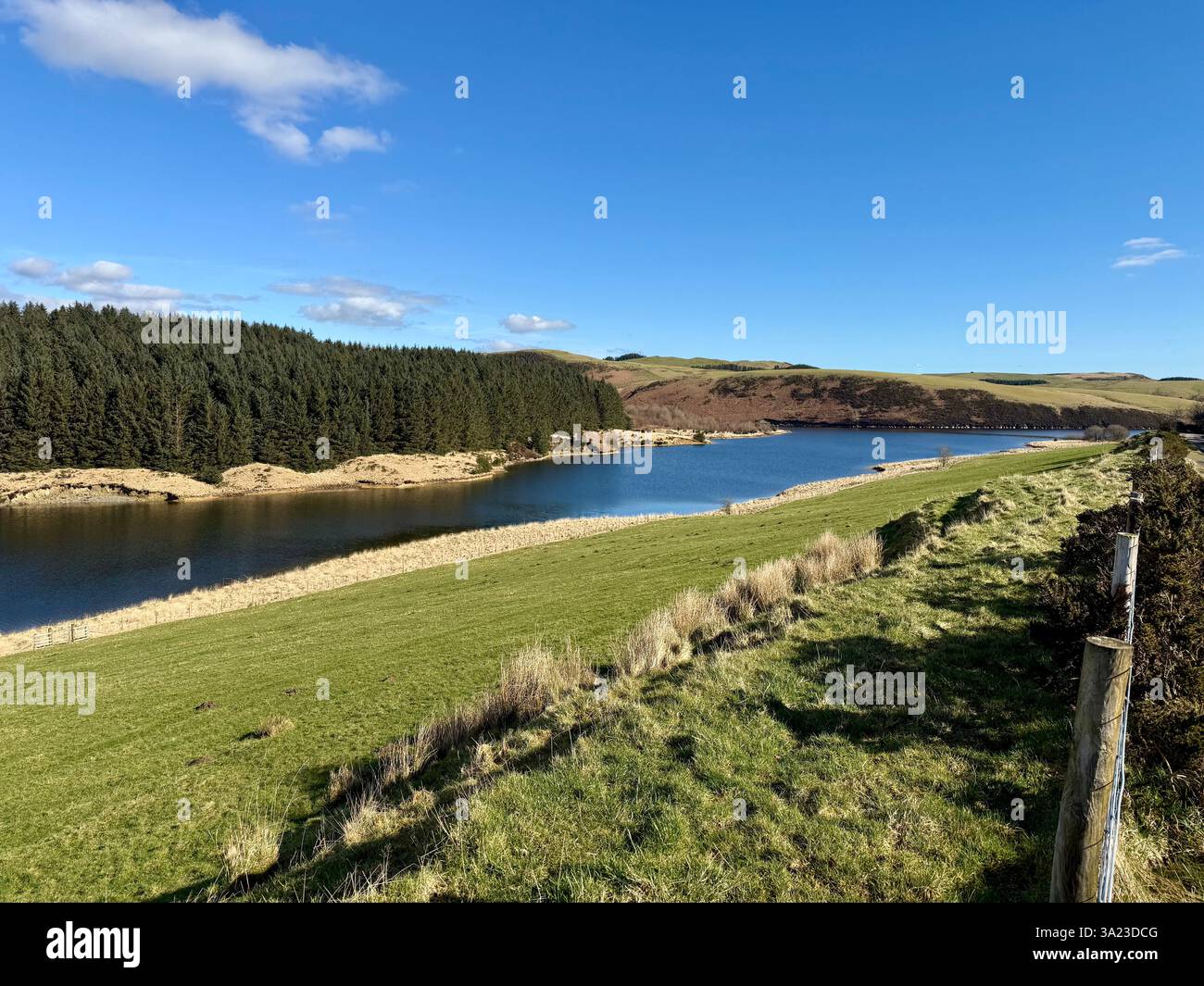 Blick auf das Clywedog Reservoir, Powys, Wales - Smartphone-aufgenommenes Stockfoto