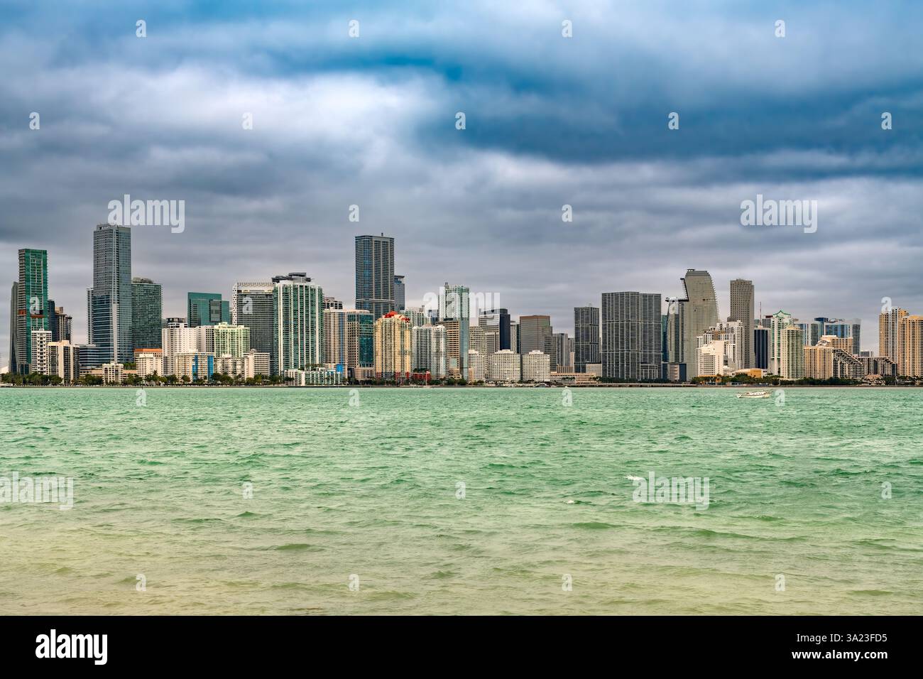 Skyline von Büro- und Wohngebäuden im Brickell District in der Innenstadt von Miami, USA. Stockfoto