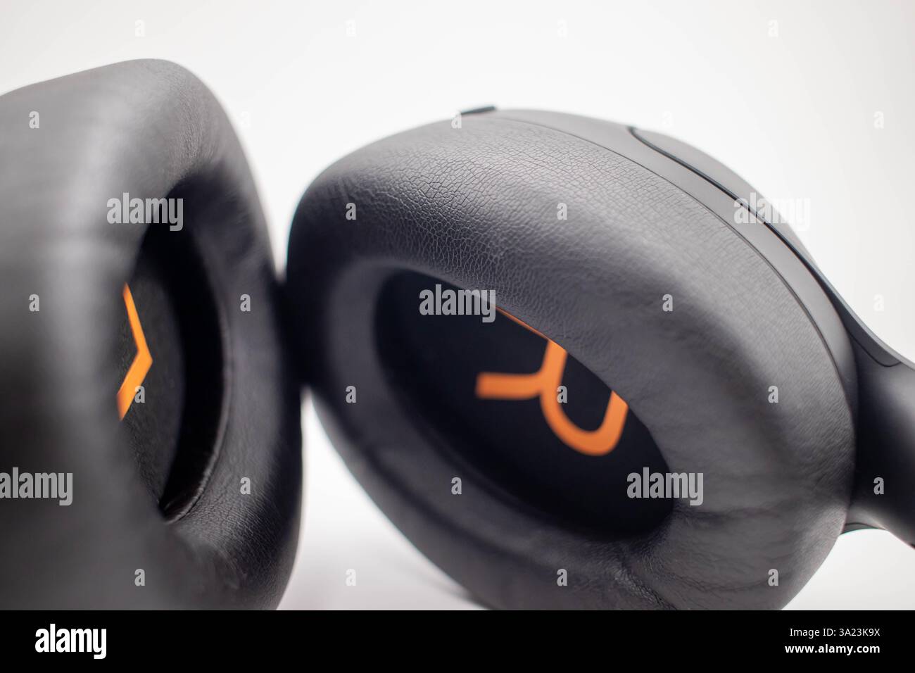 Kopfhörer mit Noise Cancelling-Technologie (ANC). Stockfoto