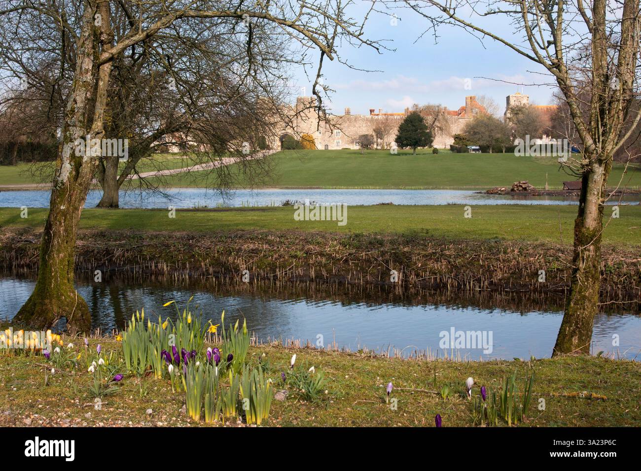 Amberley Castle und der Fluss Arun, Amberley, West Sussex, England Stockfoto