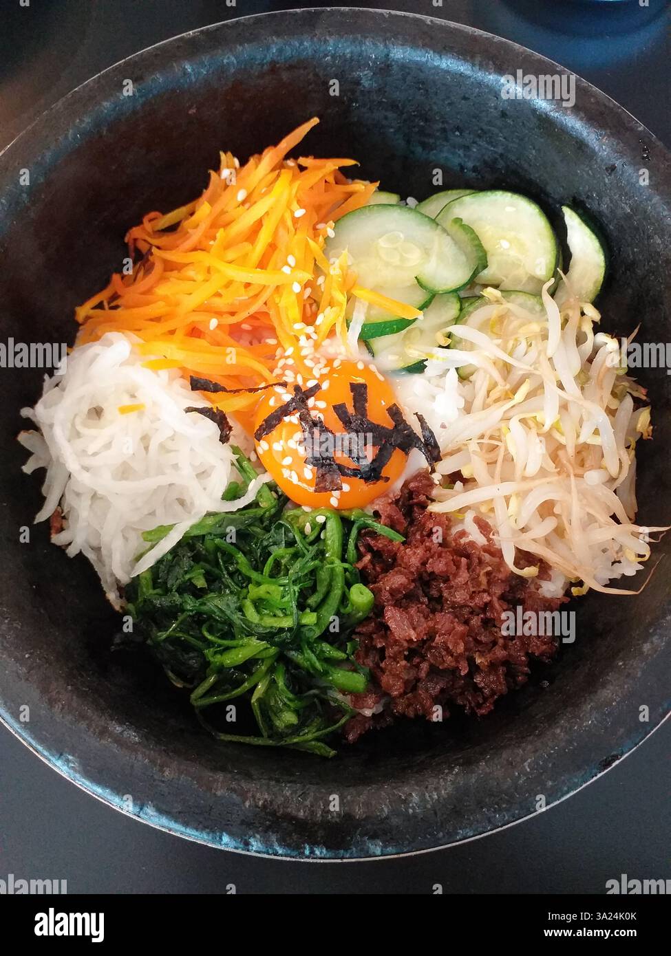 Bibimbap oder BI Bim BaP, traditionelles koreanisches Essen. Stockfoto Bibimbap oder BI Bim BaP, traditionelles koreanisches Essen. Stockfoto