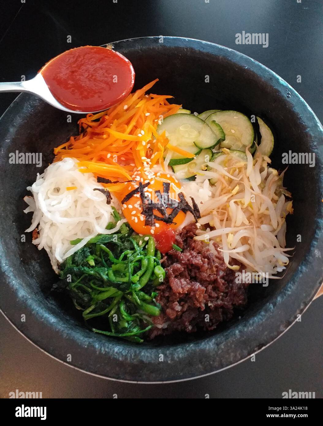 Bibimbap oder BI Bim BaP, traditionelles koreanisches Essen. Stockfoto Bibimbap oder BI Bim BaP, traditionelles koreanisches Essen. Stockfoto