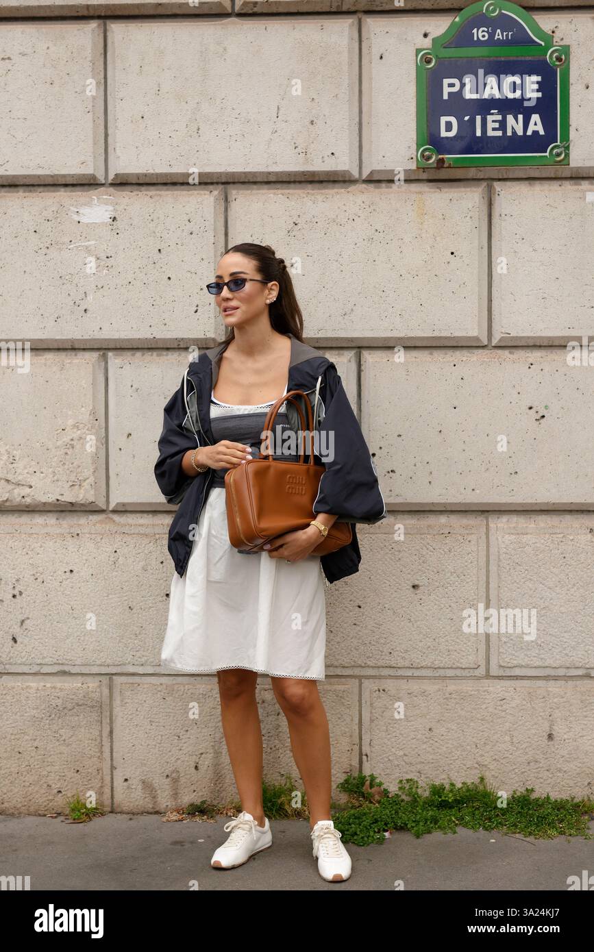 Toutes les Influenceuses de la Mode étaient présentes pour le défilé Miu Miu en ce dernier jour de la Fashion Week à Paris Stockfoto