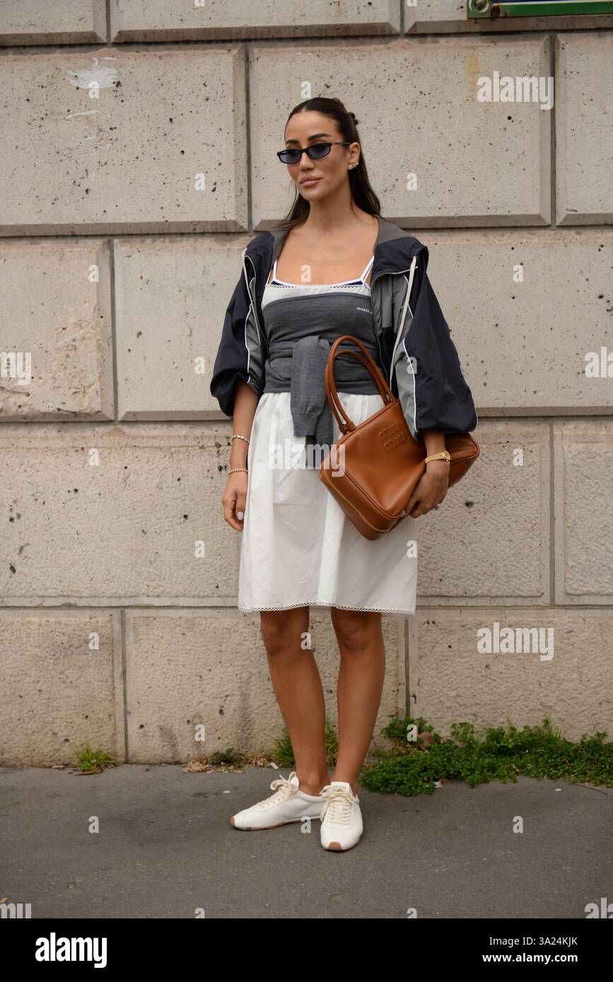 Toutes les Influenceuses de la Mode étaient présentes pour le défilé Miu Miu en ce dernier jour de la Fashion Week à Paris Stockfoto
