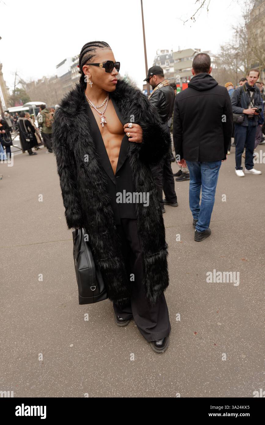 Toutes les Influenceuses de la Mode étaient présentes pour le défilé Miu Miu en ce dernier jour de la Fashion Week à Paris Stockfoto
