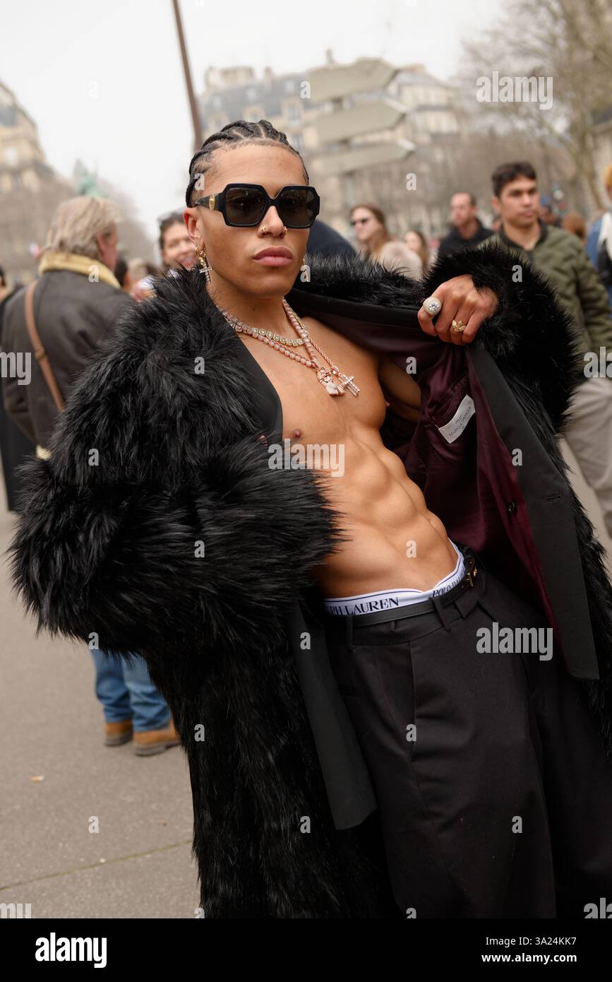 Toutes les Influenceuses de la Mode étaient présentes pour le défilé Miu Miu en ce dernier jour de la Fashion Week à Paris Stockfoto