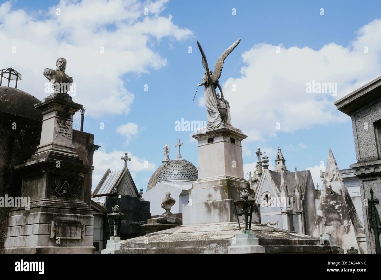 Architektonische Schönheit der Mausoleen des Friedhofs Recoleta Stockfoto