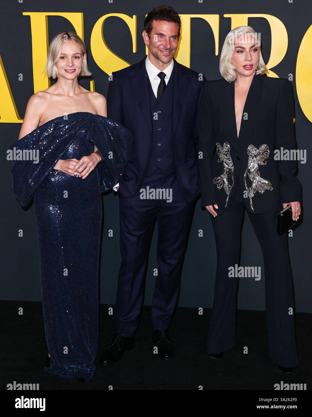 (DATEI) Jenna Ortega sagt, dass die Zusammenarbeit mit Lady Gaga an Netflix's „Mittwoch“-Staffel 2 „die beste“ gewesen ist. LOS ANGELES, KALIFORNIEN, USA - 12. DEZEMBER: Carey Mulligan trägt ein Celine-Kleid, Bradley Cooper trägt einen Louis Vuitton-Anzug und die amerikanische Sängerin, Songwriterin und Schauspielerin Lady Gaga (Stefani Joanne Angelina Germanotta) in einem Alexander McQueen-Anzug kommen am 12. Dezember 2023 zur Los Angeles Special Screening von Netflix's Maestro im Academy Museum of Motion Pictures an. (Foto: Xavier Collin/Image Press Agency) Stockfoto (DATEI) Jenna Ortega sagt, dass die Zusammenarbeit mit Lady Gaga an Netflix's „Mittwoch“-Staffel 2 „die beste“ gewesen ist. LOS ANGELES, KALIFORNIEN, USA - 12. DEZEMBER: Carey Mulligan trägt ein Celine-Kleid, Bradley Cooper trägt einen Louis Vuitton-Anzug und die amerikanische Sängerin, Songwriterin und Schauspielerin Lady Gaga (Stefani Joanne Angelina Germanotta) in einem Alexander McQueen-Anzug kommen am 12. Dezember 2023 zur Los Angeles Special Screening von Netflix's Maestro im Academy Museum of Motion Pictures an. (Foto: Xavier Collin/Image Press Agency) Stockfoto