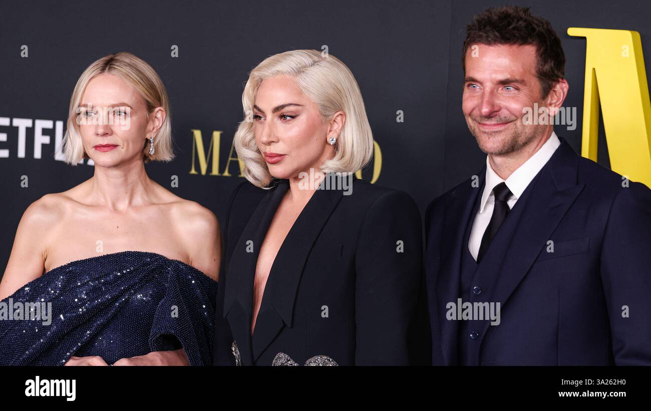 (DATEI) Jenna Ortega sagt, dass die Zusammenarbeit mit Lady Gaga an Netflix's „Mittwoch“-Staffel 2 „die beste“ gewesen ist. LOS ANGELES, KALIFORNIEN, USA - 12. DEZEMBER: Carey Mulligan trägt ein Celine-Kleid, die amerikanische Sängerin, Songwriterin und Schauspielerin Lady Gaga (Stefani Joanne Angelina Germanotta) trägt einen Alexander McQueen-Anzug und Bradley Cooper in einem Louis Vuitton-Anzug kommen am 12. Dezember 2023 zur Los Angeles Special Screening von Netflix's Maestro im Academy Museum of Motion Pictures. (Foto: Xavier Collin/Image Press Agency) Stockfoto (DATEI) Jenna Ortega sagt, dass die Zusammenarbeit mit Lady Gaga an Netflix's „Mittwoch“-Staffel 2 „die beste“ gewesen ist. LOS ANGELES, KALIFORNIEN, USA - 12. DEZEMBER: Carey Mulligan trägt ein Celine-Kleid, die amerikanische Sängerin, Songwriterin und Schauspielerin Lady Gaga (Stefani Joanne Angelina Germanotta) trägt einen Alexander McQueen-Anzug und Bradley Cooper in einem Louis Vuitton-Anzug kommen am 12. Dezember 2023 zur Los Angeles Special Screening von Netflix's Maestro im Academy Museum of Motion Pictures. (Foto: Xavier Collin/Image Press Agency) Stockfoto