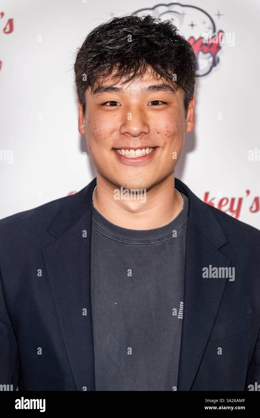 Los Angeles, Usa. März 2025. Alex Kim, Experte für soziale Medien, nimmt an Christine Peake Teil und präsentiert Cheeky Peakey's Comedy Show im Hotel Ziggy. (Foto: Eugene Powers/SOPA Images/SIPA USA) Credit: SIPA USA/Alamy Live News Stockfoto