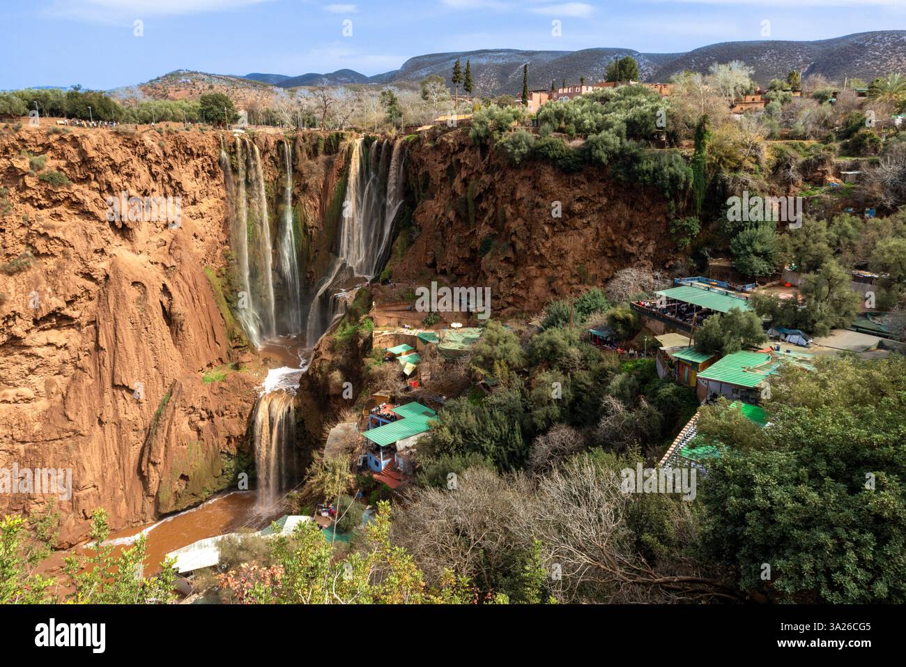 Die Cascades d’Ouzoud in der marokkanischen Provinz Azilal ist ein Sammelname für mehrere mehrstufige Wasserfälle. Stockfoto