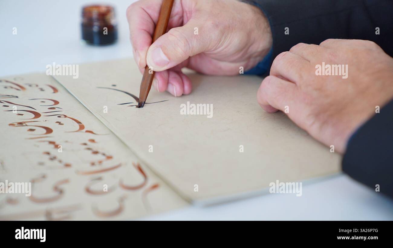 Die Kunst des Schreibens der Kalligraphie Stockfoto