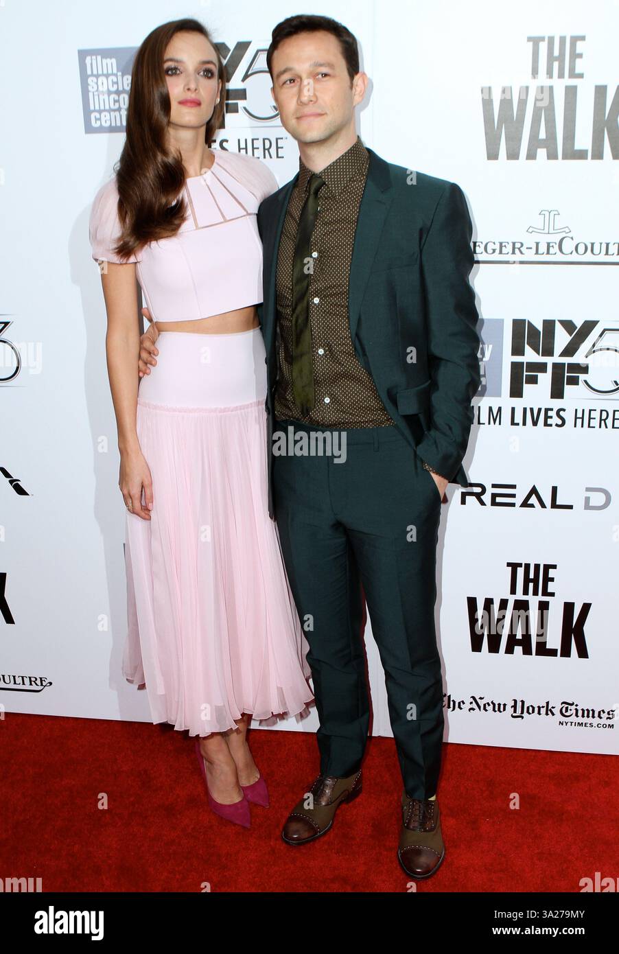 Charlotte Le Bon und Joseph Gordon-Levitt kamen am 26. September 2015 in New York City zur Weltpremiere „The Walk“ während des 53. New Yorker Filmfestivals in der Alice Tully Hall im Lincoln Center an Stockfoto