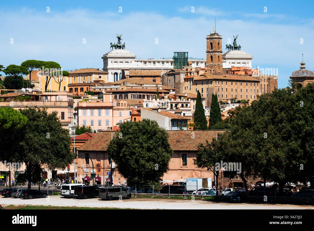 Blick auf das Victor Emmanuel II National Monument vom Circus Maximus Stockfoto