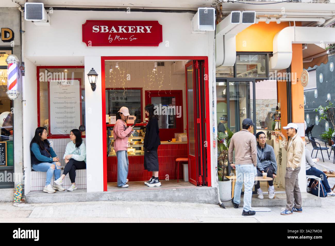 Leute in Cafés, Sheung Wan, Hong Kong Island, Hong Kong Stockfoto