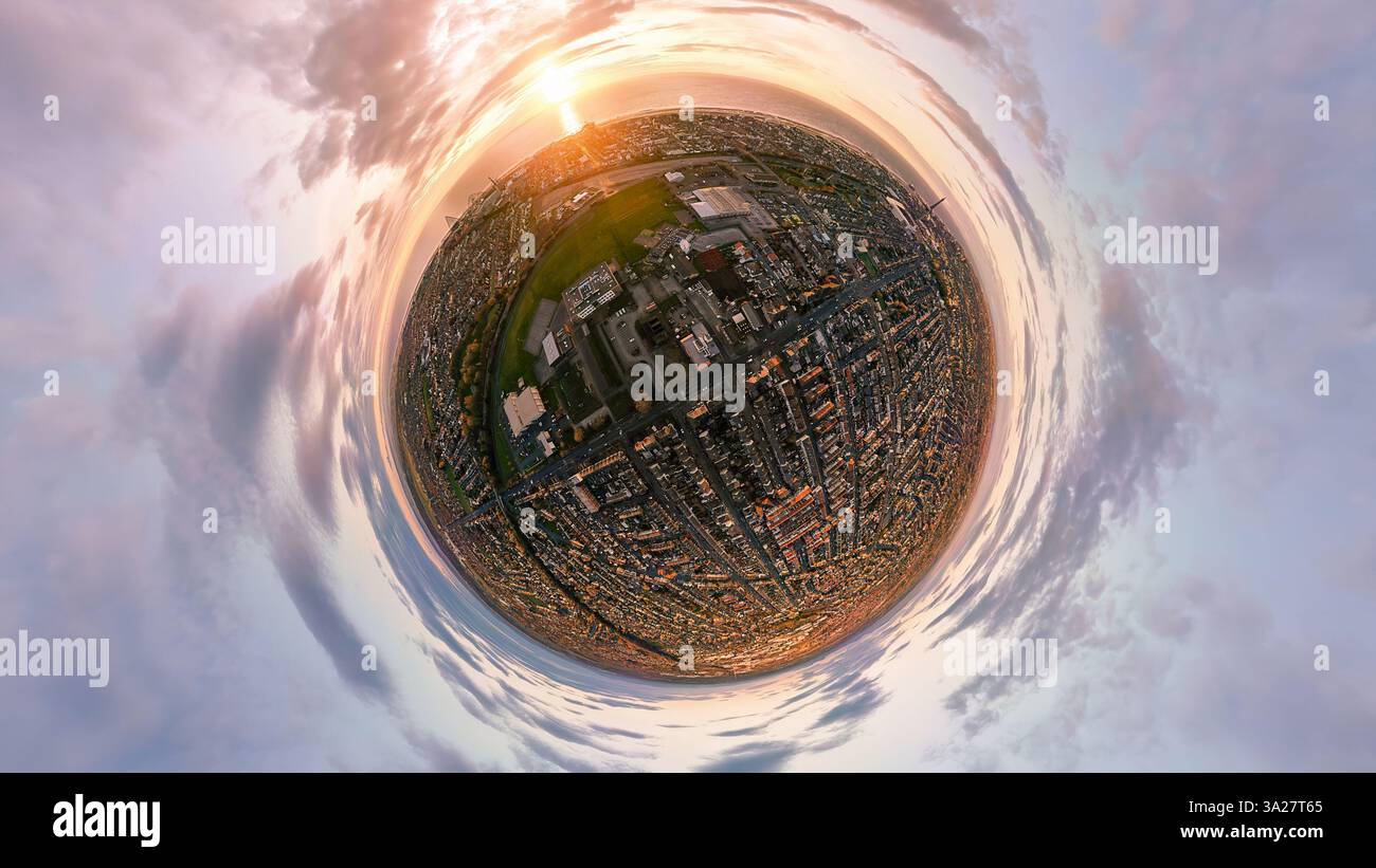 Ein winziger Planet aus der Luft von einem Sonnenuntergang über Blackpool in Lancashire, Großbritannien Stockfoto
