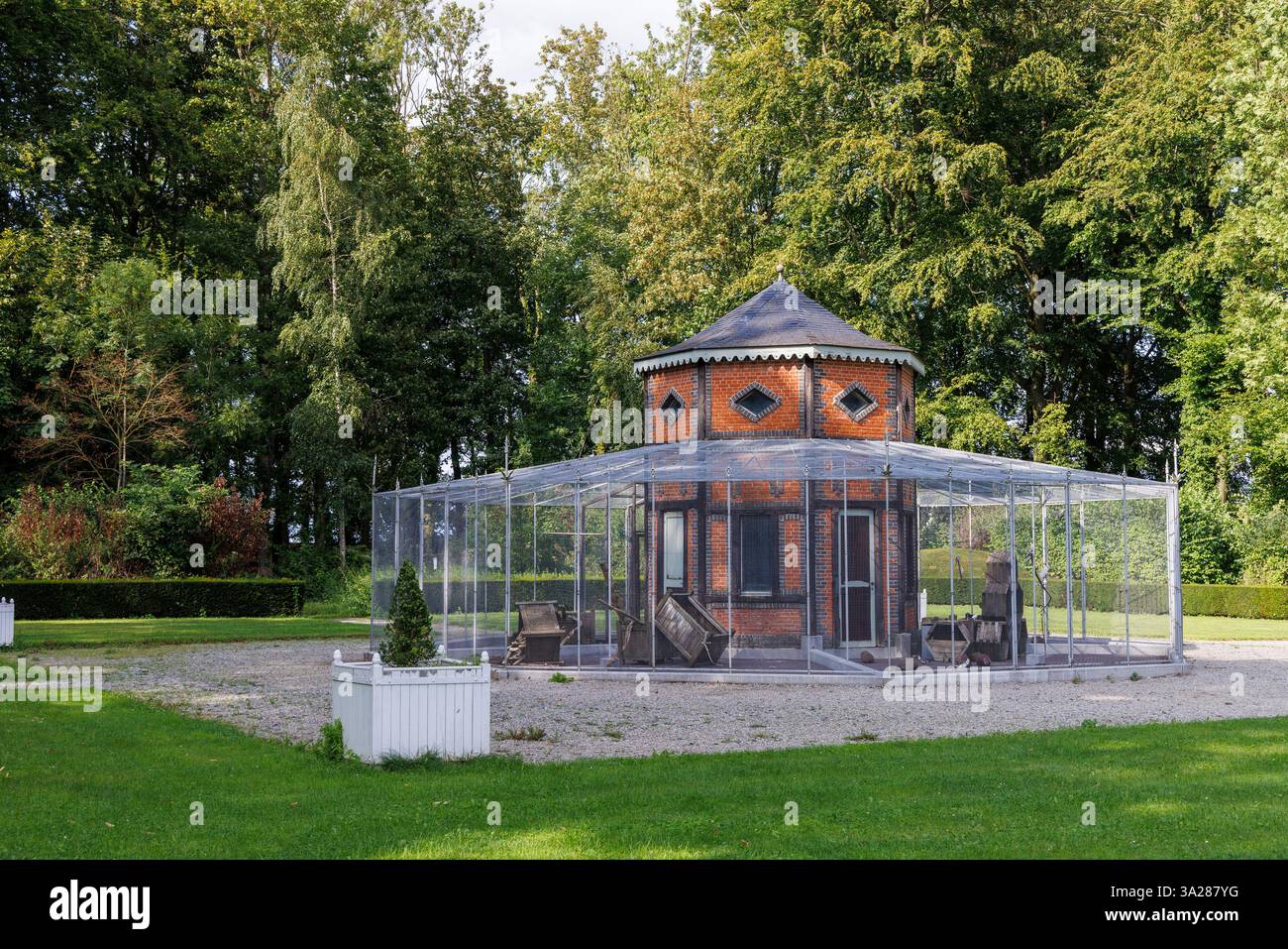 Aviery, Chateau de Seneffe, Seneffe, Wallonien, Belgien Stockfoto