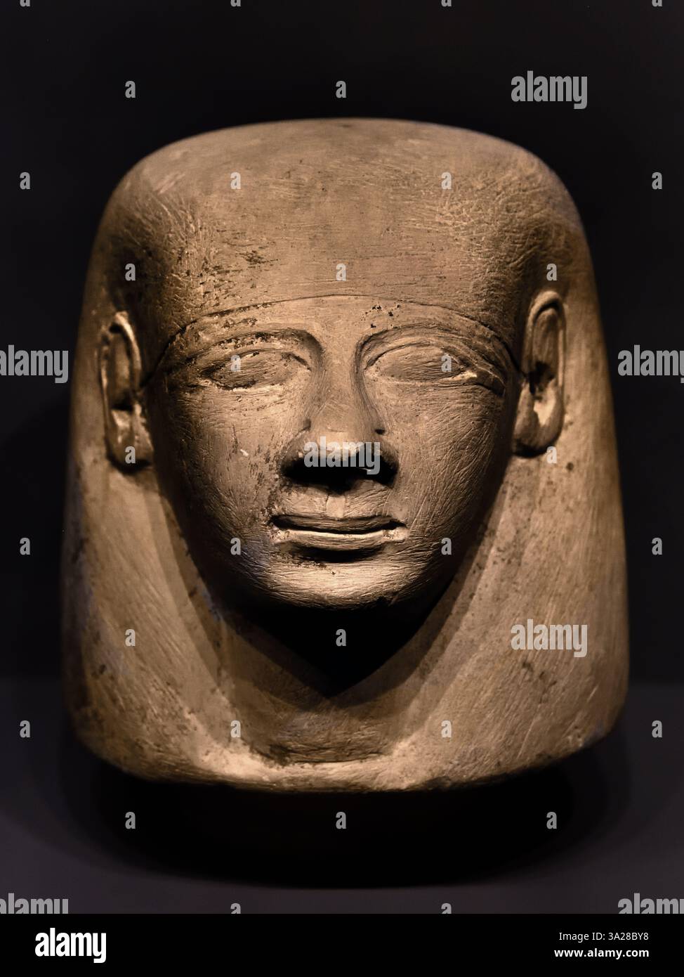 Deckel eines Kanopenglases 7.–4. Jahrhundert v. Chr. (664–332 Ägypten (Grabausstattung, Kalkstein, 13,2 x 11,1 cm) Stockfoto