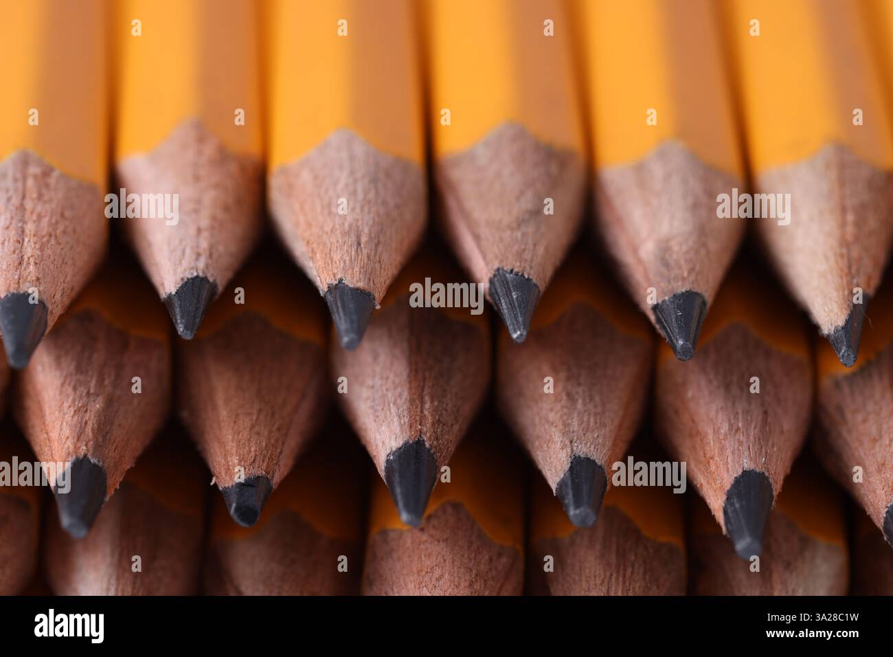 Viele Graphitstifte als Hintergrund, Nahansicht Stockfoto