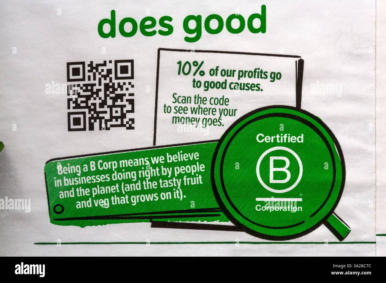 Zertifiziertes B-Unternehmen-Detail auf Flasche unschuldigen Orangensaft - B-Corp-Logo B-Corp-Akkreditierung B-Corp-Label Stockfoto