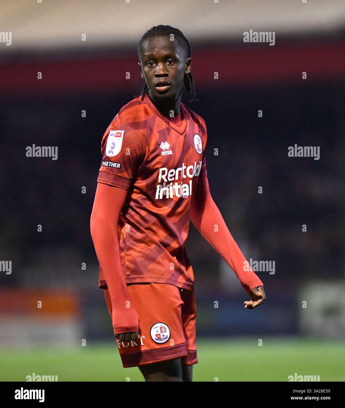 Crawley Town's Armando während des Sky Bet EFL League One Spiels zwischen Crawley Town und Charlton Athletic im Broadfield Stadium, Crawley, UK - 11. März 2025 - Foto Simon Dack / Teleobjektive nur redaktionelle Verwendung. Kein Merchandising. Für Football Images gelten Einschränkungen für FA und Premier League, inc. Keine Internet-/Mobilnutzung ohne FAPL-Lizenz. Weitere Informationen erhalten Sie bei Football Dataco Stockfoto
