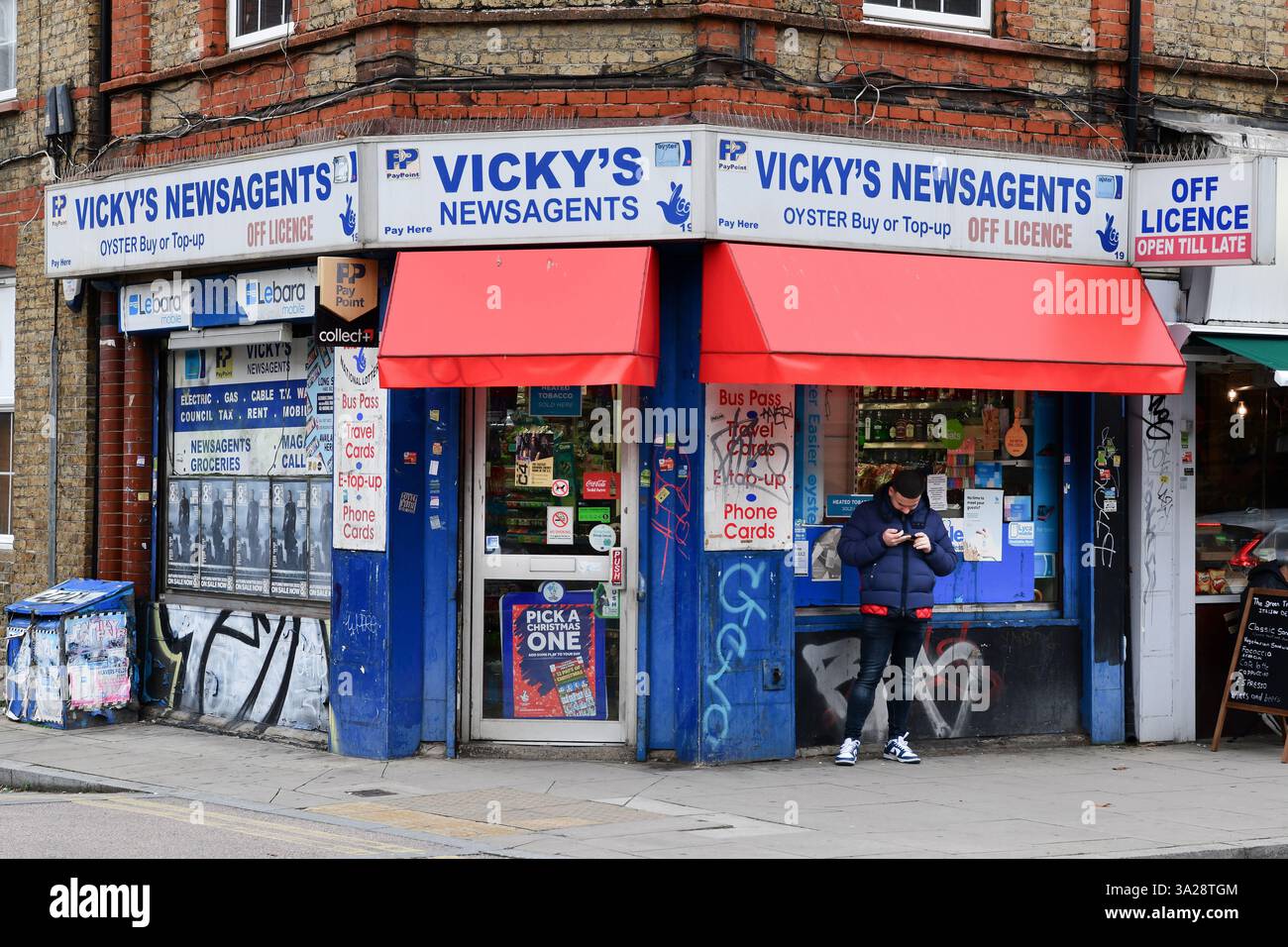 Vickys Zeitungsläden, Bethnall Green, London Stockfoto