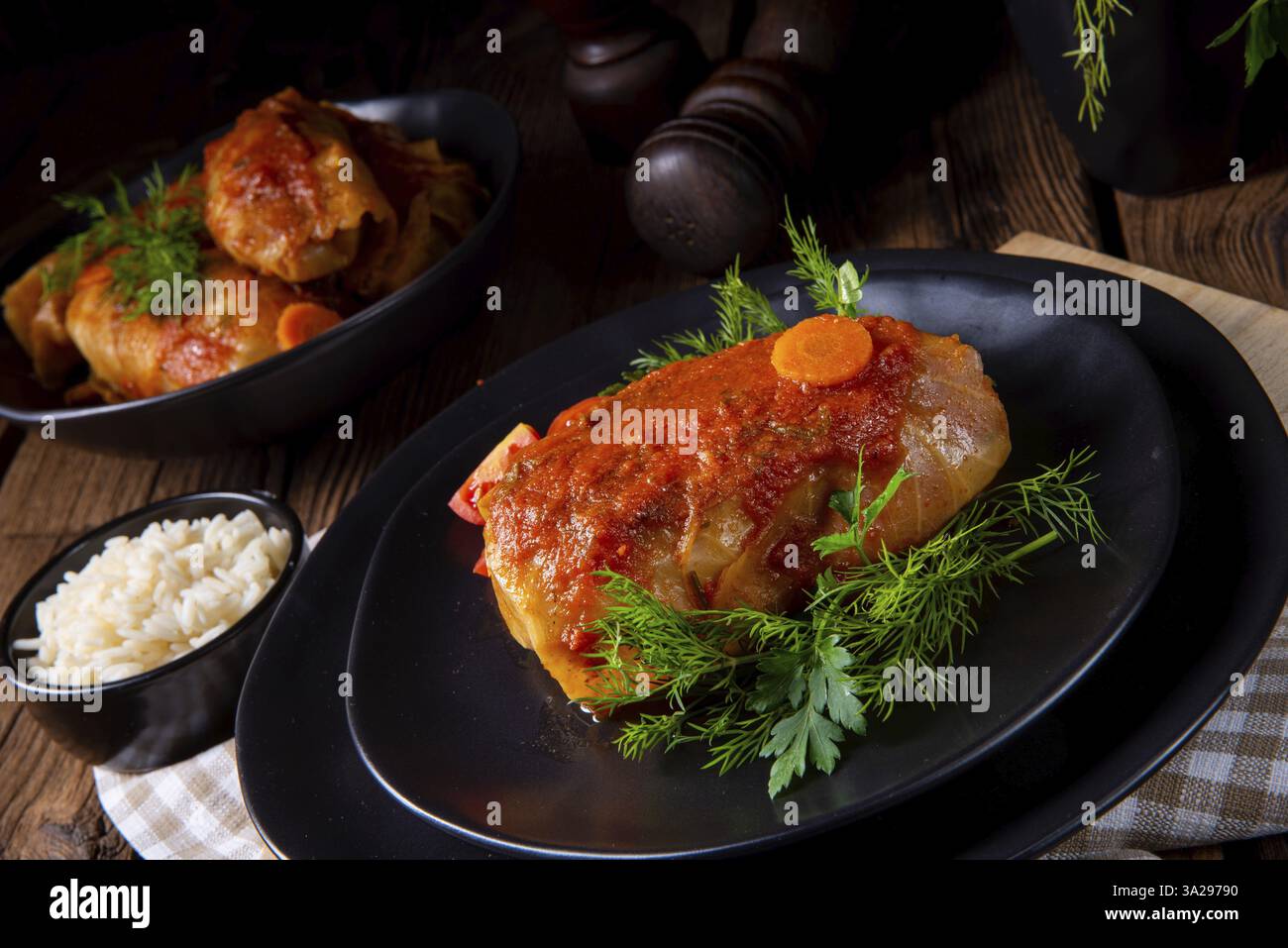Kohl-Brötchen mit Reis und Hackfleisch nach Großmutters Rezept Stockfoto