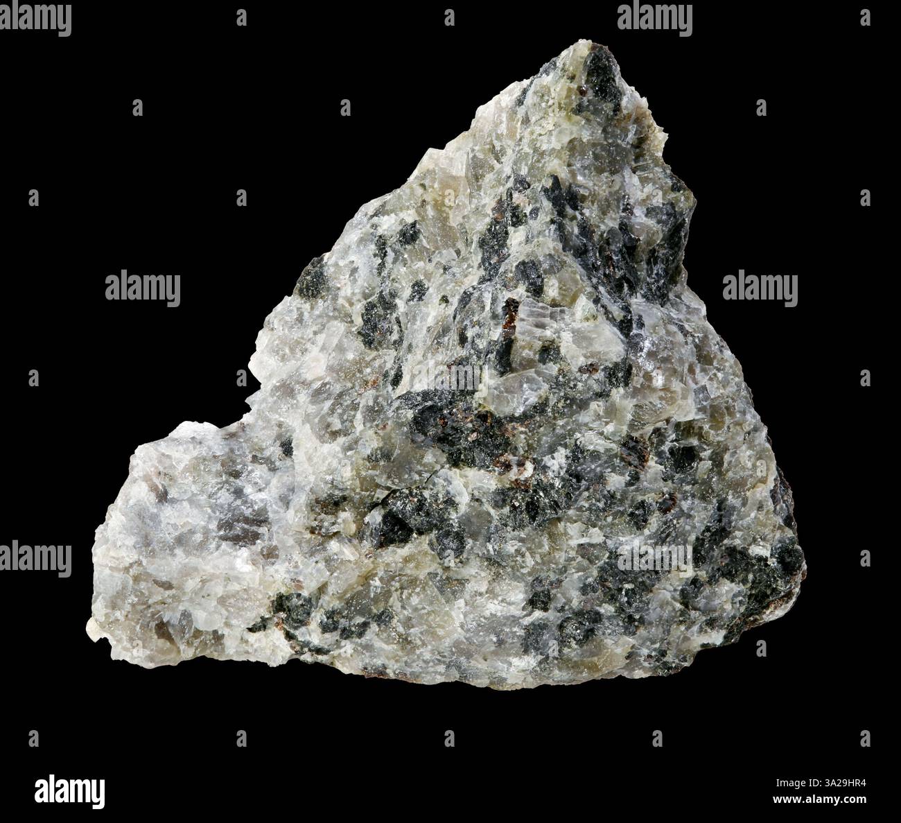 Fassaite und magmatisches Mineral, Wakefield, Quebec, Kanada. Schwarzer Hintergrund Stockfoto