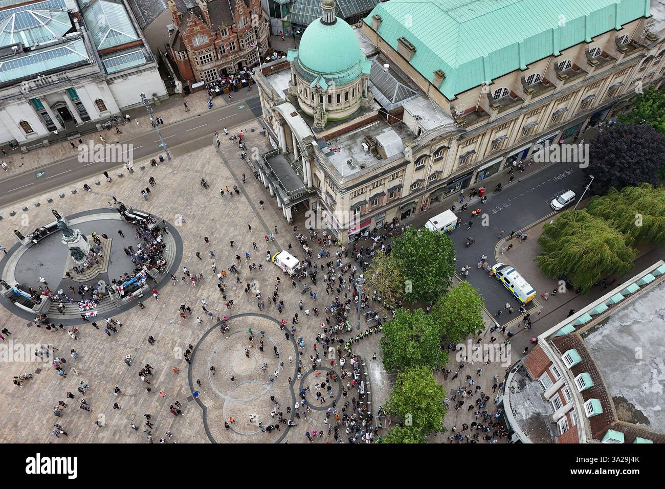 Luftaufnahme von Kingston upon Hull, rechtsextremer Aufstand gegen Einwanderung, August 2024 am Queen Victoria Square. Rumpf Stockfoto