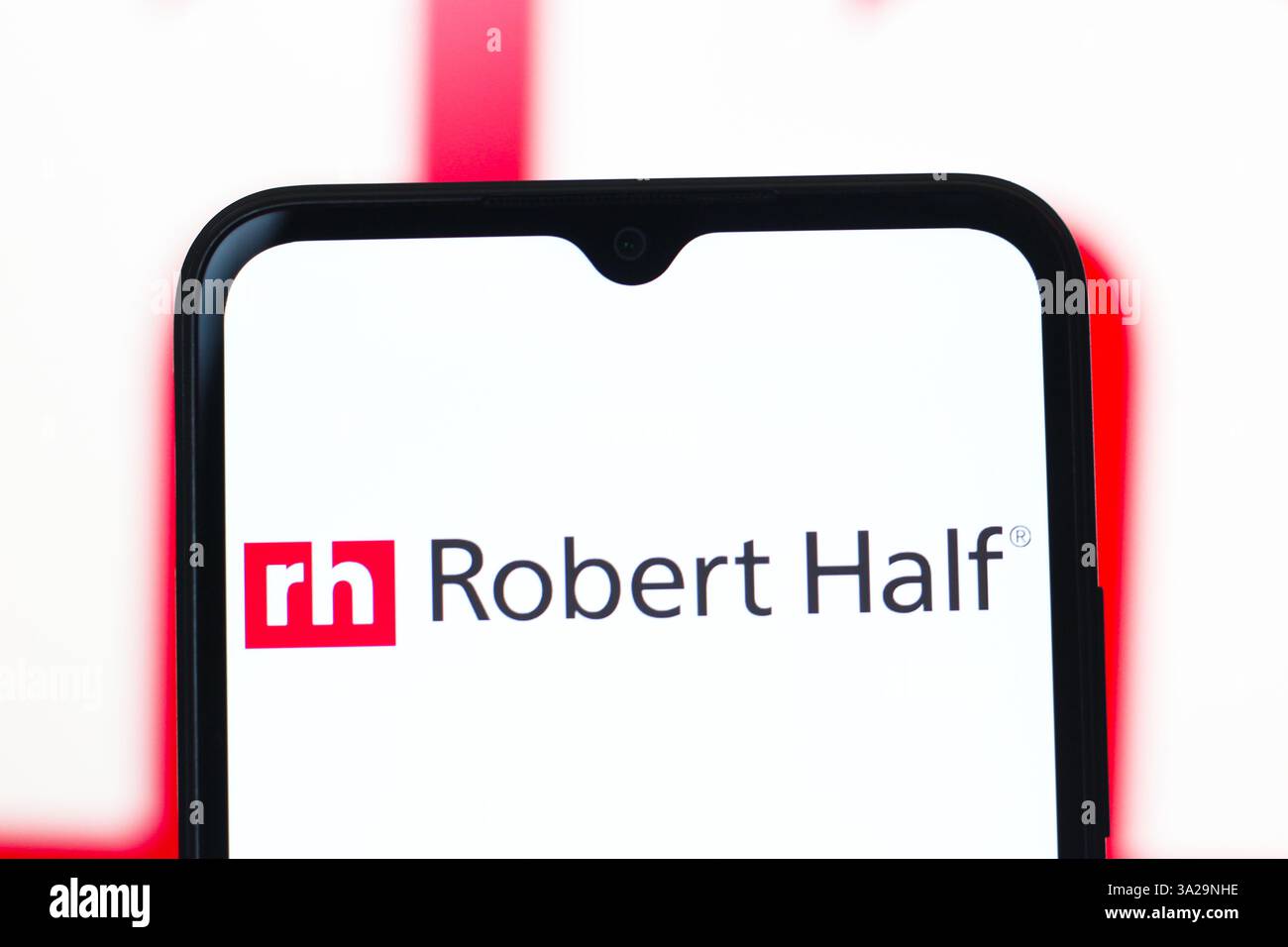 Kanada. März 2025. In dieser Abbildung wird das Robert Half-Logo auf einem Smartphone-Bildschirm angezeigt. (Credit Image: © Thomas Fuller/SOPA Images via ZUMA Press Wire) NUR REDAKTIONELLE VERWENDUNG! Nicht für kommerzielle ZWECKE! Stockfoto