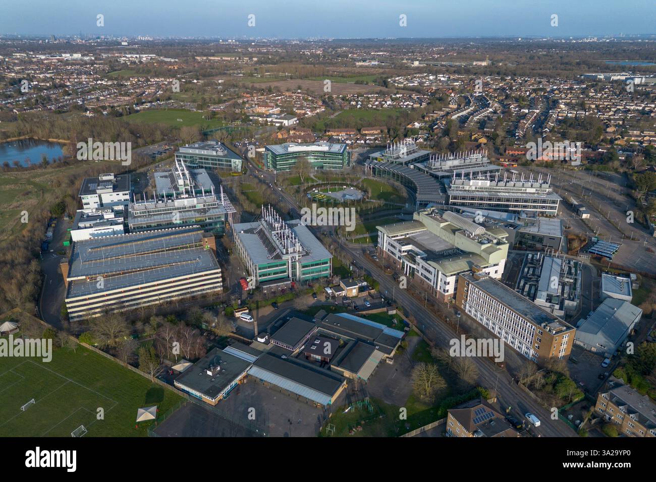 Luftaufnahme der britischen Unternehmensbüros von BP Exploration, Sunbury, Großbritannien. Stockfoto