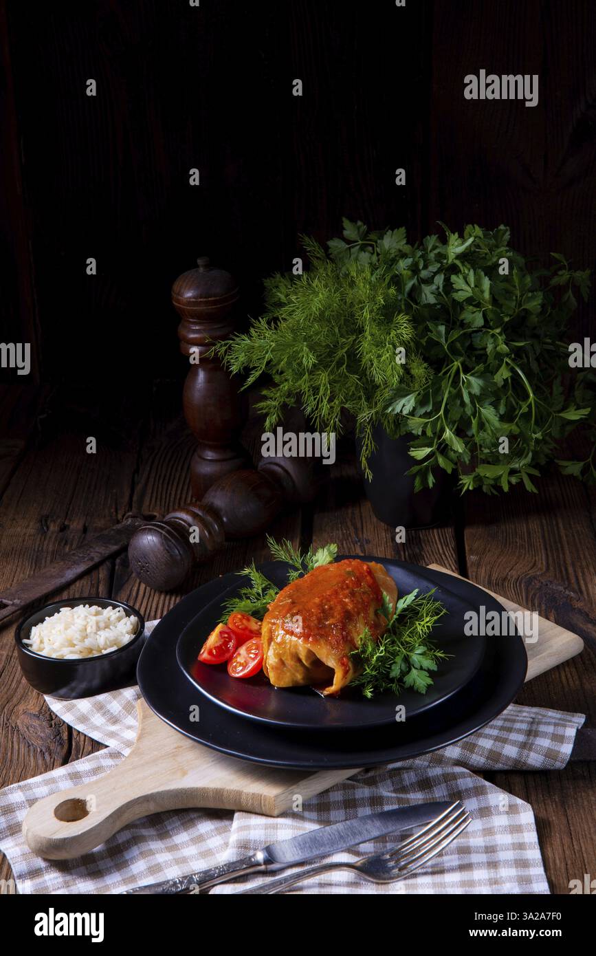 Kohl-Brötchen mit Reis und Hackfleisch nach Großmutters Rezept Stockfoto