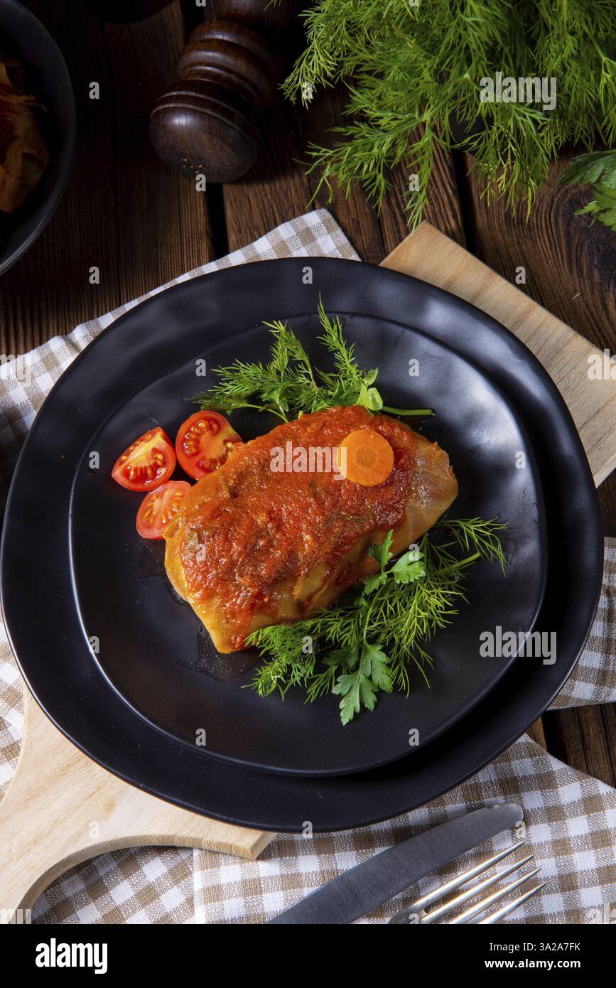 Kohl-Brötchen mit Reis und Hackfleisch nach Großmutters Rezept Stockfoto
