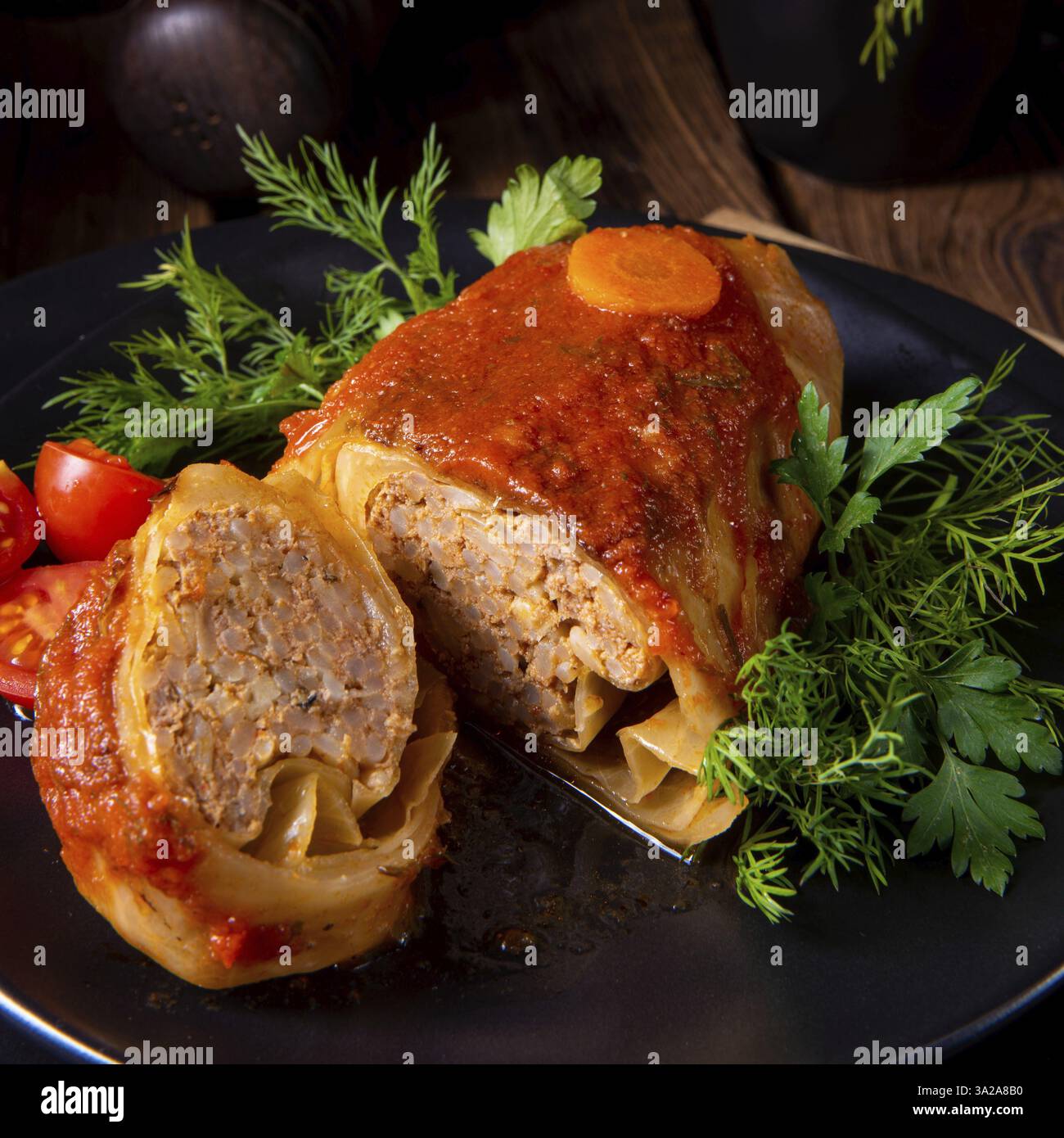 Kohl-Brötchen mit Reis und Hackfleisch nach Großmutters Rezept Stockfoto