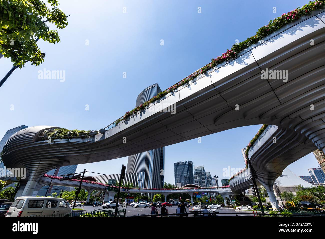 Am 30. April 2017 wurde in Hangzhou, Provinz Zhejiang, China, eine baumförmige Überführung gesehen. Stockfoto
