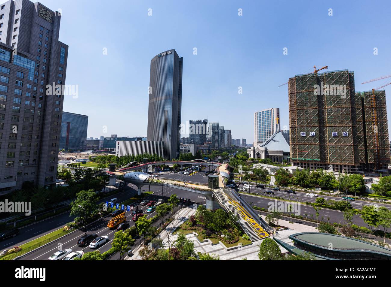 Am 30. April 2017 wurde in Hangzhou, Provinz Zhejiang, China, eine baumförmige Überführung gesehen. Stockfoto