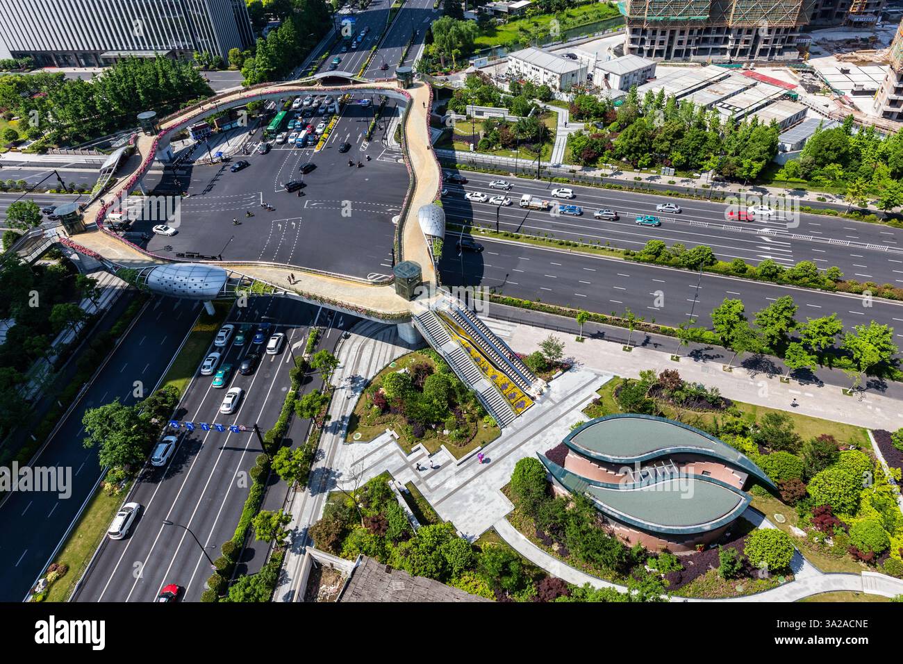Am 30. April 2017 wurde in Hangzhou, Provinz Zhejiang, China, eine baumförmige Überführung gesehen. Stockfoto