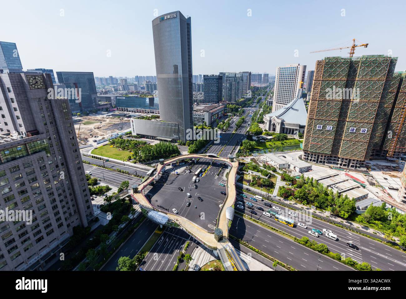 Am 30. April 2017 wurde in Hangzhou, Provinz Zhejiang, China, eine baumförmige Überführung gesehen. Stockfoto