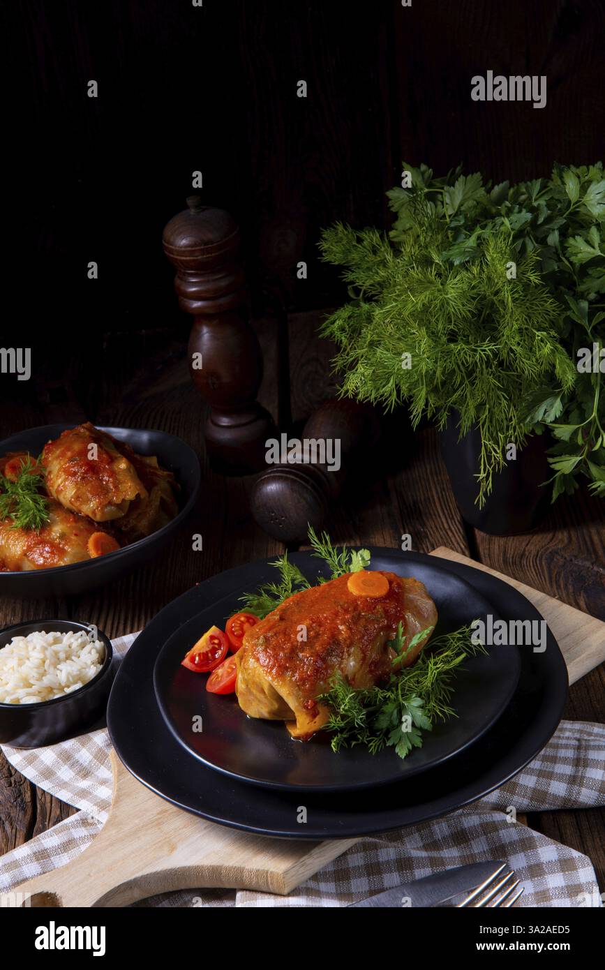 Kohl-Brötchen mit Reis und Hackfleisch nach Großmutters Rezept Stockfoto
