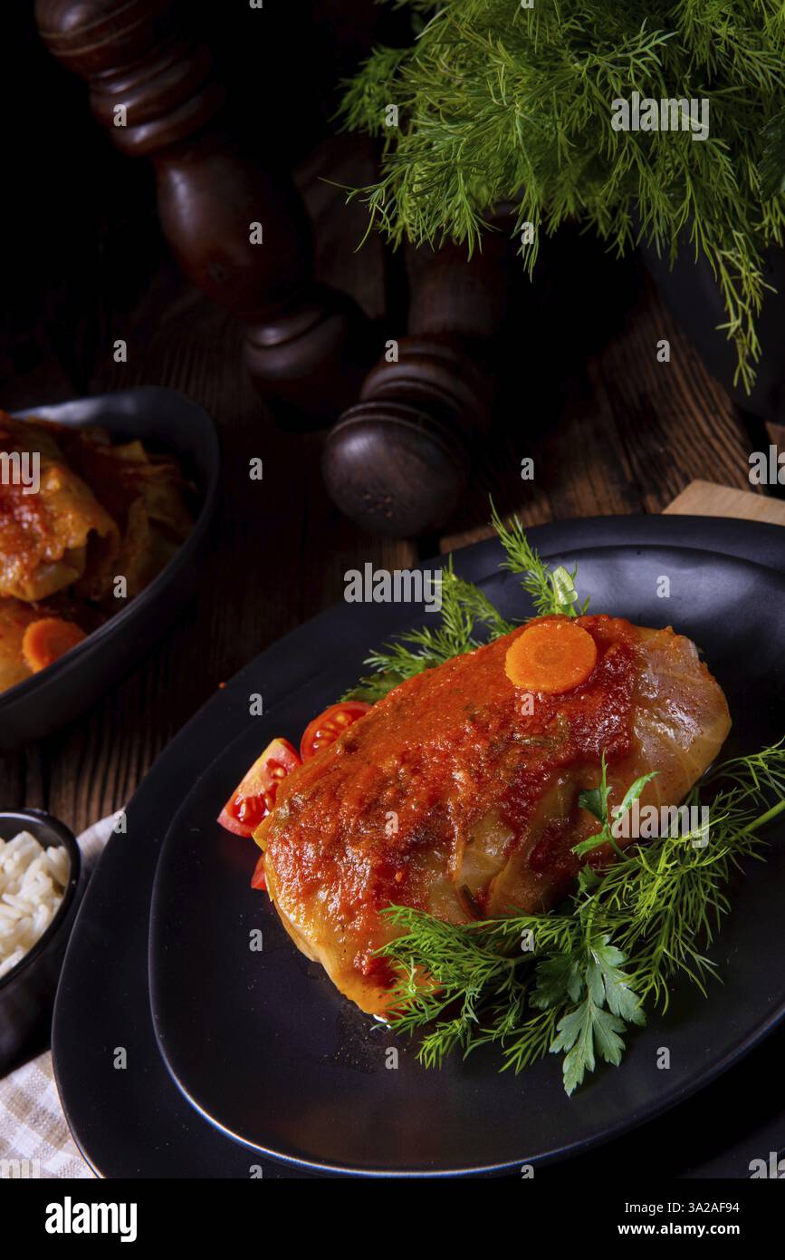 Kohl-Brötchen mit Reis und Hackfleisch nach Großmutters Rezept Stockfoto