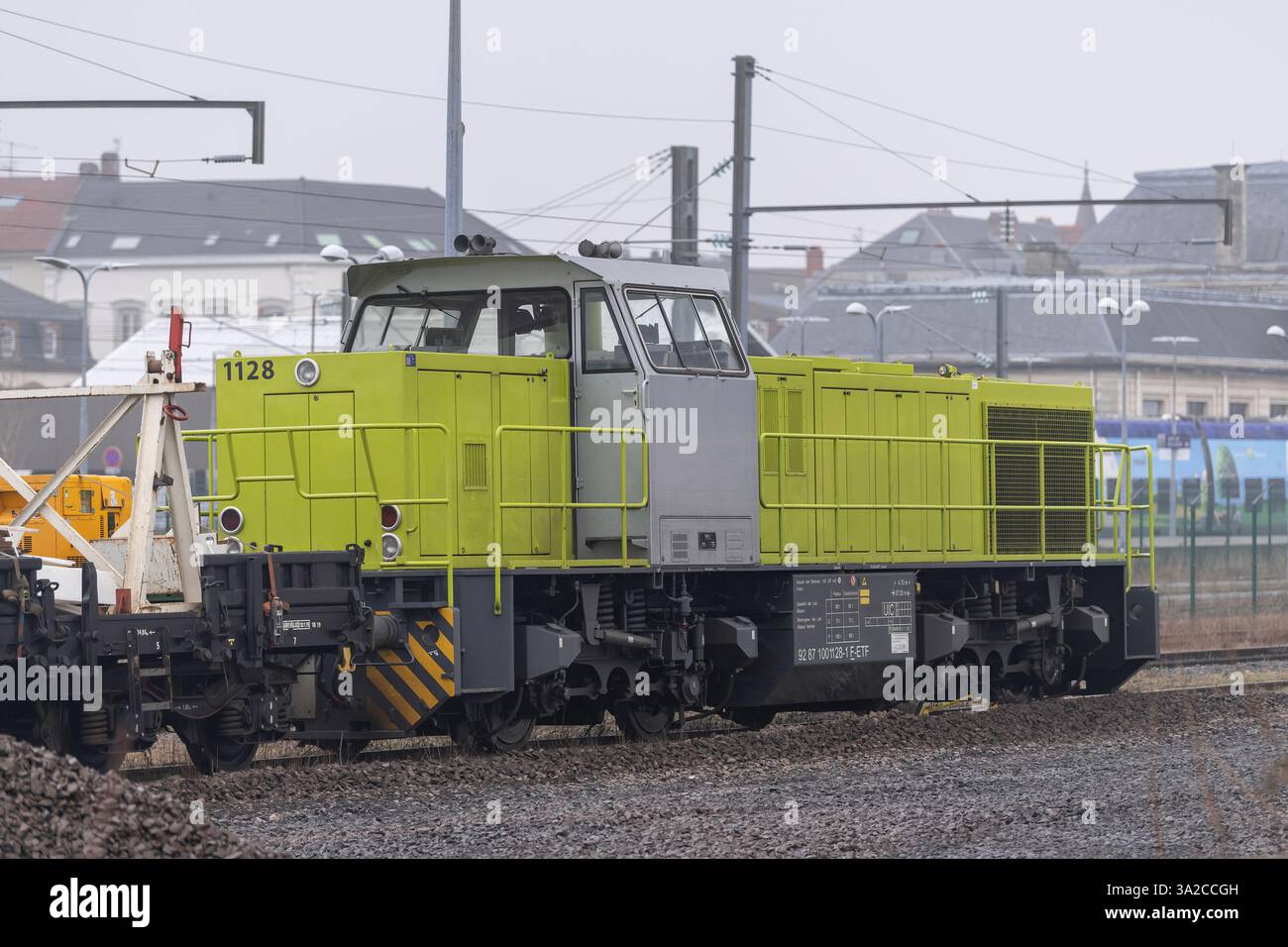 Saint-Dié-des-Vosges, Frankreich - Blick auf ein dieselhydraulisches Vossloh G 1206, das am Bahnhof Saint-Dié-des-Vosges geparkt ist. Stockfoto