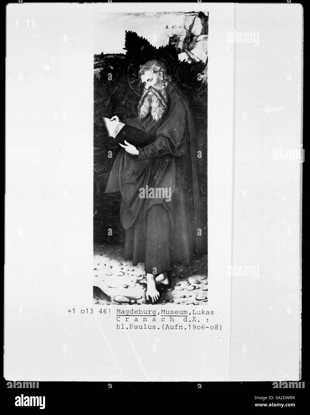 Dieses Gemälde von Lucas Cranach dem Älteren zeigt den Apostel St. Paulus und zeigt seine Rolle als frühchristlicher Missionar und seine symbolischen Attribute wie Schwert und Buch. Stockfoto