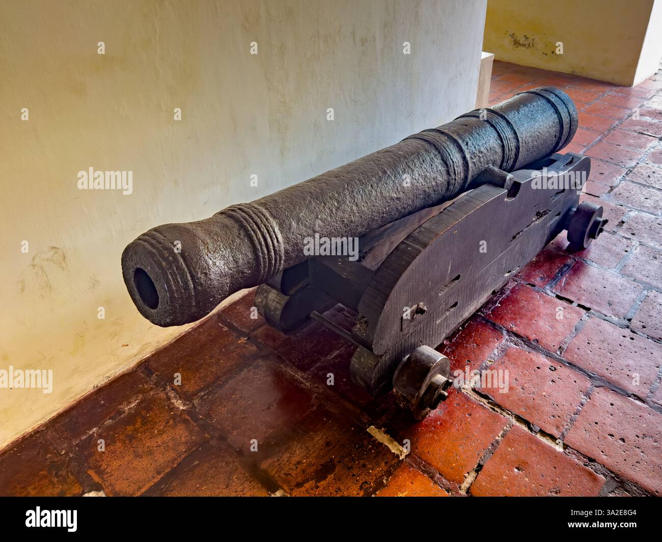 Eine spanische Marinekarronade aus dem 17. Jahrhundert im Historischen Museum des Nordens in Salta, Argentinien. Stockfoto