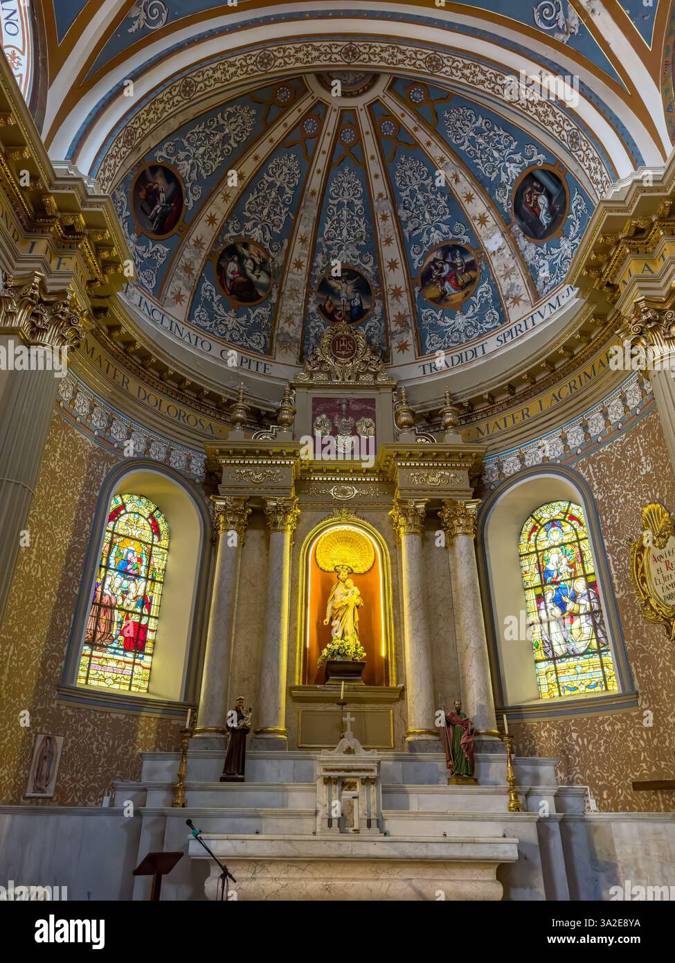 Eine Seitenkapelle in der Kirche Nuestra Señora de la Candelaria de la Viña, Salta, Argentinien. Stockfoto