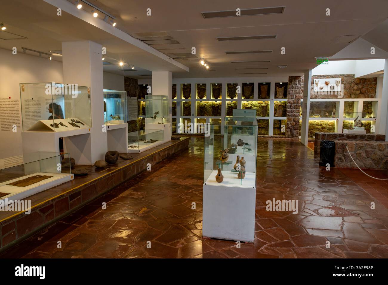Eine Ausstellungshalle im Museum für Anthropologie, Salta, Argentinien. Stockfoto