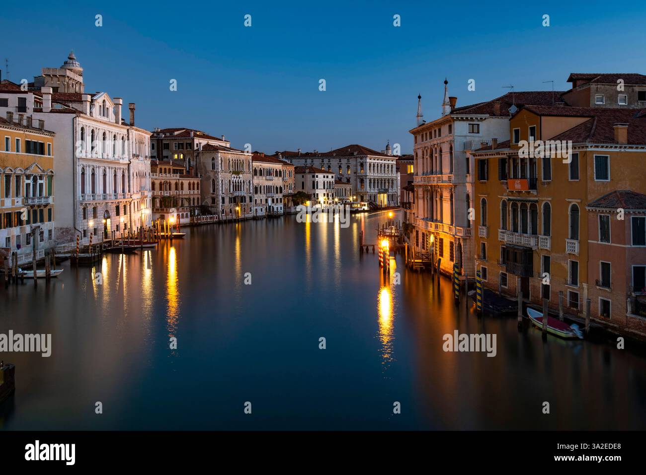 Sonnenaufgang auf dem Canal Grande von der Ponte dell' Accademia, Italien, Venedig Stockfoto