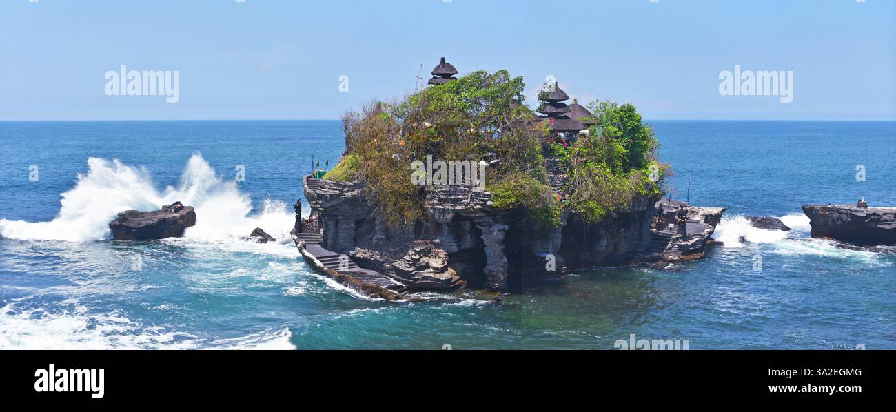 Tanah Lot Tempel ist bei Flut geschlossen, Indonesien, Bali Stockfoto