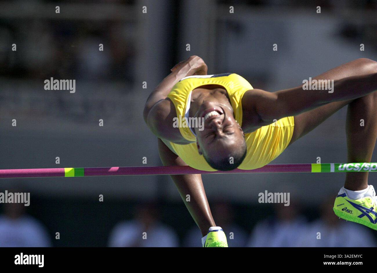 Christi Smith tritt am 14. Juli 2000 im Heptathlon High Jump auf den U.S. Olympic Track and Field Trails in Sacramento State an. Bienenfoto von (Foto: © Sacramento Bee/ZUMAPRESS.com) Stockfoto
