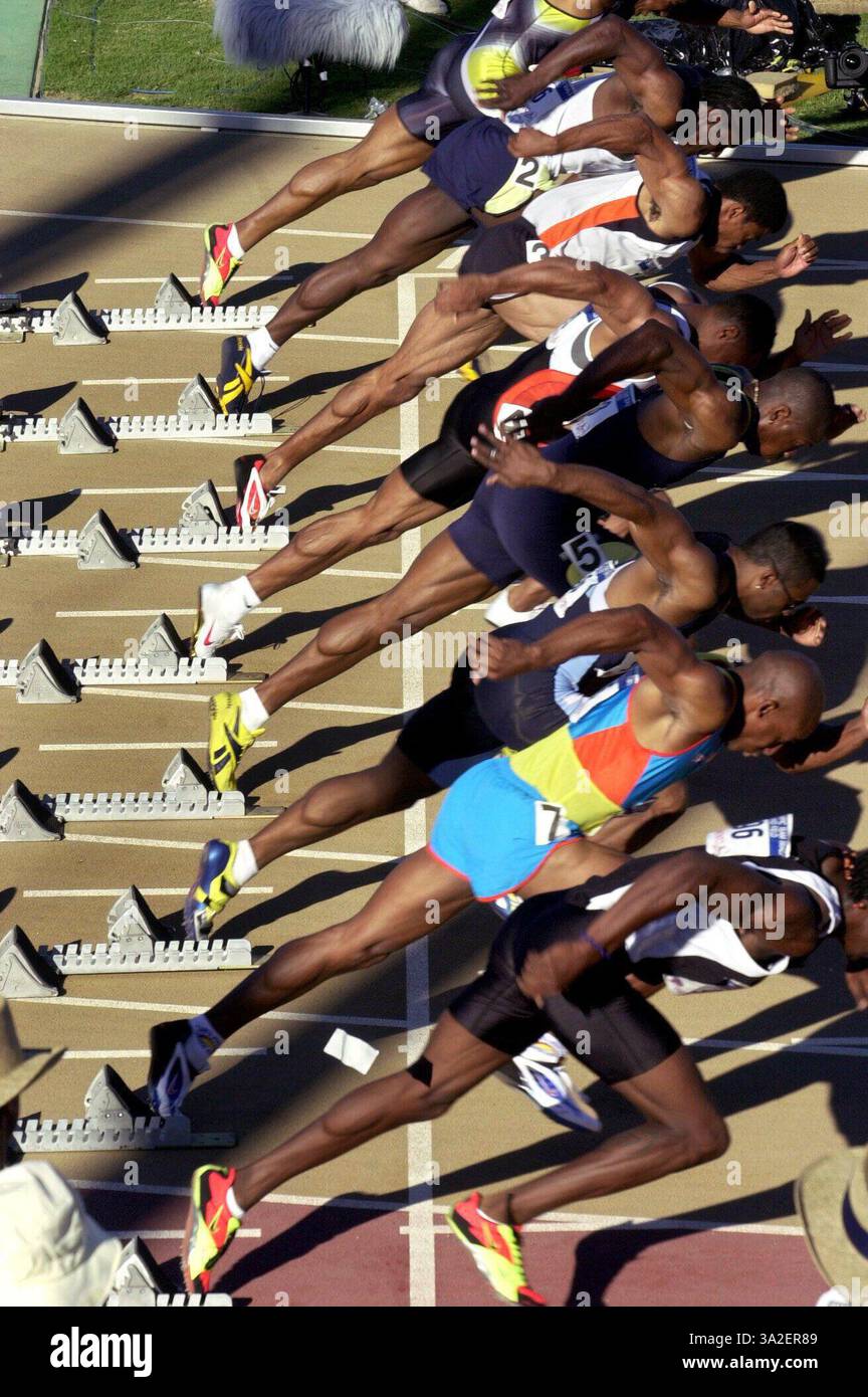Die Sprintern in der 3. Runde des 100-Meter-Vorlaufrennens der Herren starten am Start. U. S Olympische Spiele Tag 1 in Sacramento State, Freitag, 14. Juli 2000 Info Staff Foto (Foto: © Sacramento Bee/ZUMAPRESS.com) Stockfoto